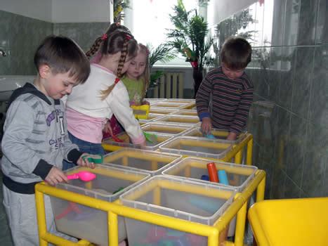 Metinuko žaidimai su vandeniu ir smėliu