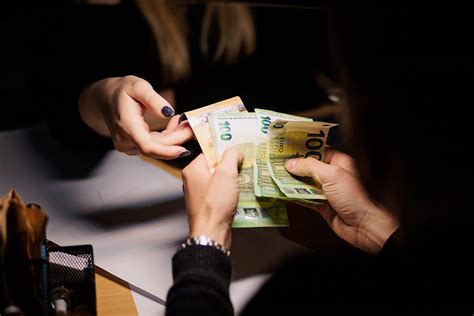 Mokytojų darbo sąlygos ir atlyginimai Lietuvoje