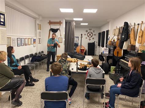 Muzikos pamoka gimnazijoje