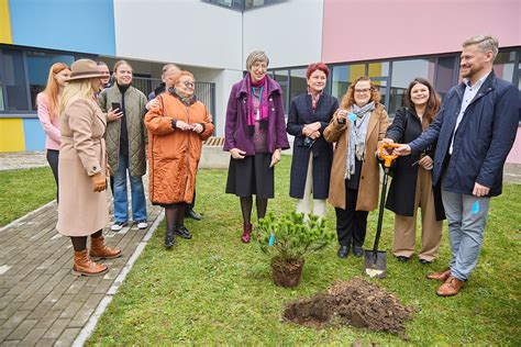 Simbolinis medelio sodinimas