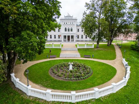 Mykolo Oginskio rūmai Plungėje