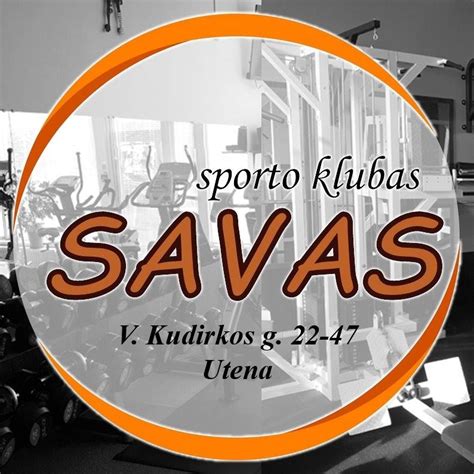 Sporto klubo vidaus interjeras su treniruokliais
