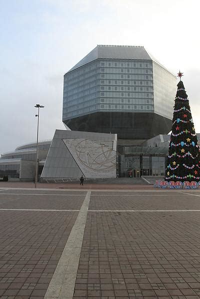 Minsko nacionalinė biblioteka naktį