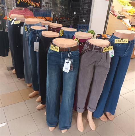 Kolekcija termo džinsų skirtingų spalvų ir kirpimų