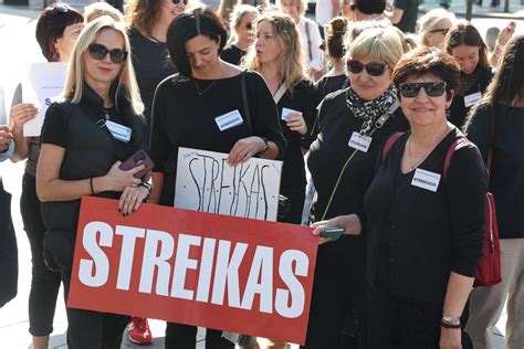 Mokytojų streiko plakatai