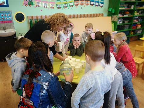 Nuotrauka, vaizduojanti vaikų ugdymo(si) procesą ikimokyklinėje įstaigoje