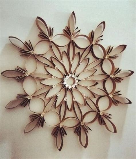 Angelas pagamintas iš tualetinio popieriaus ritinėlio