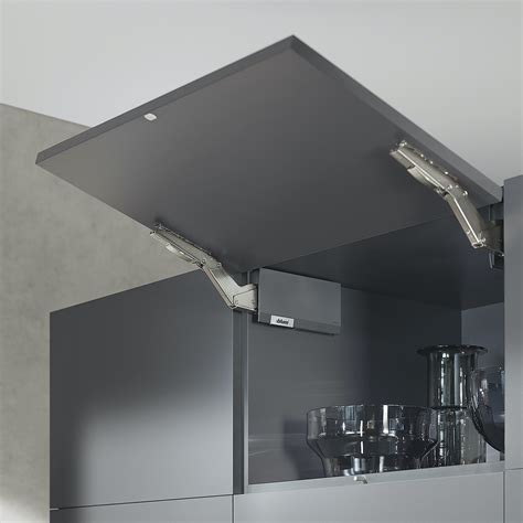 Schematinis AVENTOS HK top sistemos komponentų išdėstymas