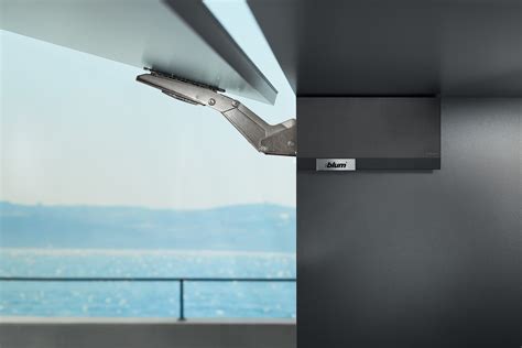 AVENTOS HK top sistema su SERVO-DRIVE