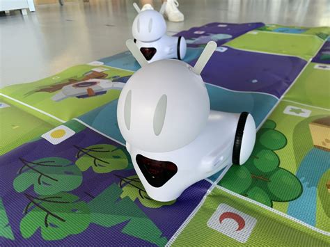 Edukaciniai robotai vaikams su specialiais kilimėliais