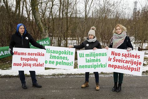Darbuotojai streikuoja