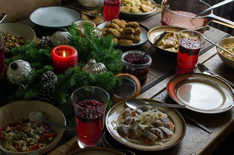 Nuotrauka su skirtingomis maisto konsistencijomis, paruoštomis garintuvu-maišytuvu