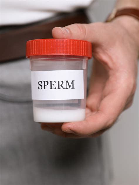 Vyras atlieka spermograma