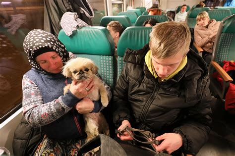 Karys savanoris pasakoja vaikams apie savo tarnybą