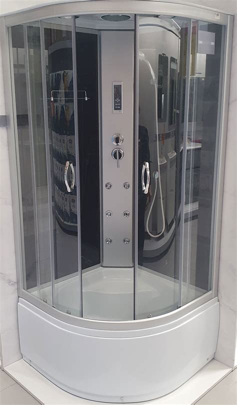 Dušo kabina su veidrodinėmis sienelėmis