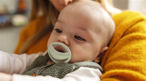NUK MommyFeel čiulptukas ant kūdikio