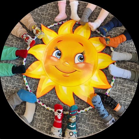 simbolinis Dauno sindromo supratimo ir palaikymo ženklas - spalvoti kojinukai