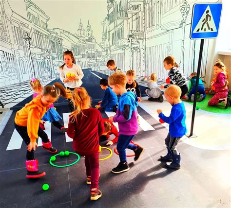 Vaikai mokosi saugaus elgesio gatvėje