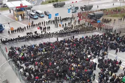 Nuotrauka, iliustruojanti migrantų krizę prie JAV sienos