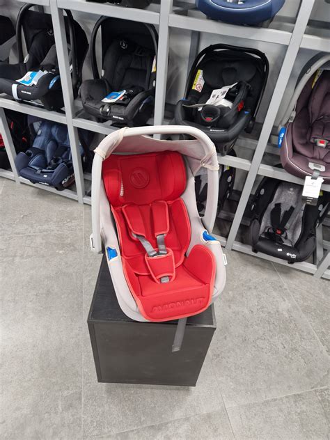 Automobilinė kėdutė naujagimiui su gulima padėtimi