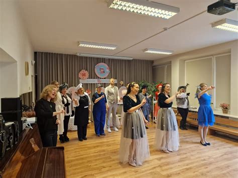 Pedagogai, vedantys užsiėmimą lauke