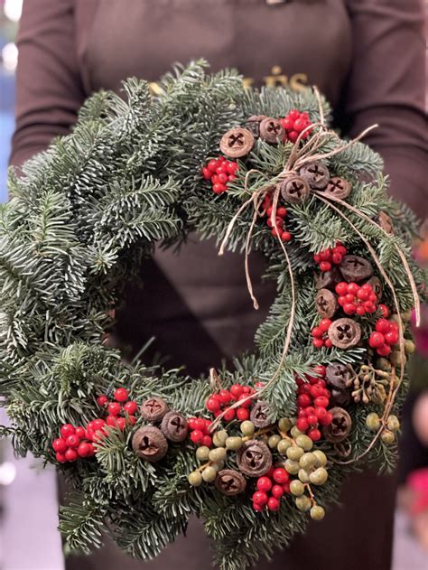 Kalėdinis vainikas ant durų