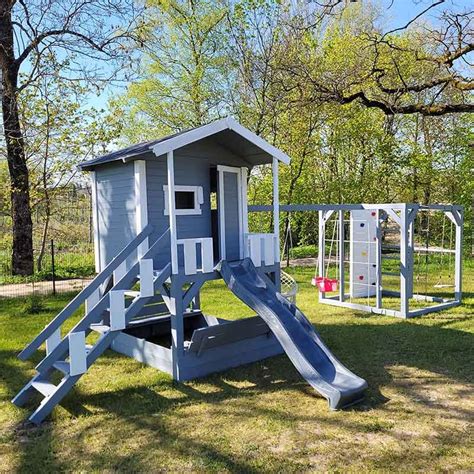 vaikų žaidimų aikštelė su lavinamaisiais žaislais