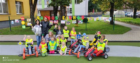 vaikai saugaus eismo aikštelėje