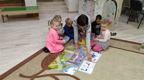 vaikai bendrauja ir bendradarbiauja