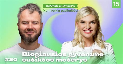 Moterys su nėščiosios suknelėmis
