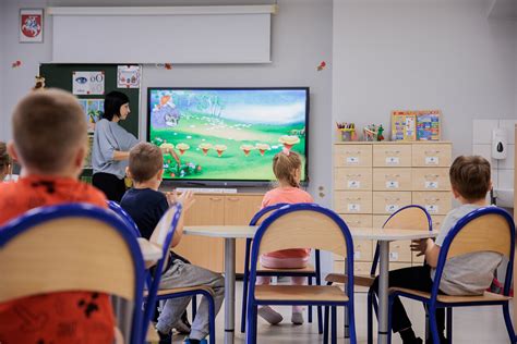 vaikai skaičiuoja pirštukus