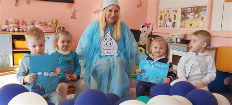 vaiku grupine nuotrauka darzelyje