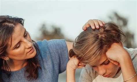 Vaikai tyrinėja savo šešėlius