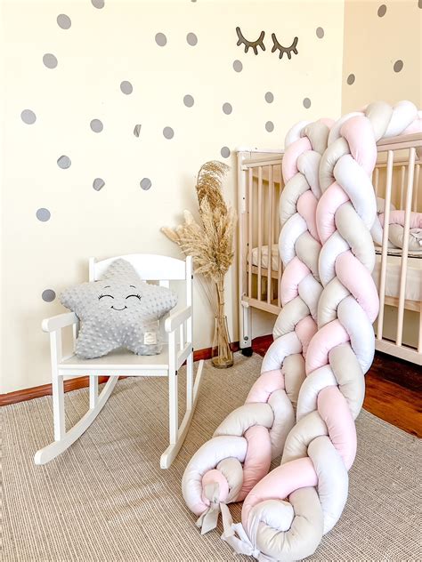 Įvairių spalvų ir raštų apsaugėlės lovytei