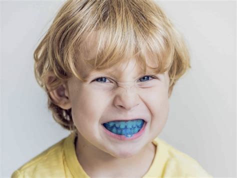 Sąkandžio formavimasis vaikystėje