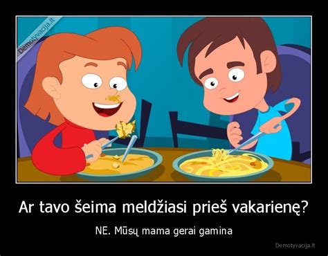 Šeima meldžiasi už vaikelį