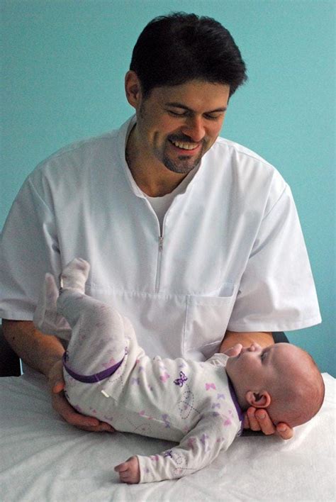 Kūdikis su pakilia temperatūra ir neramus