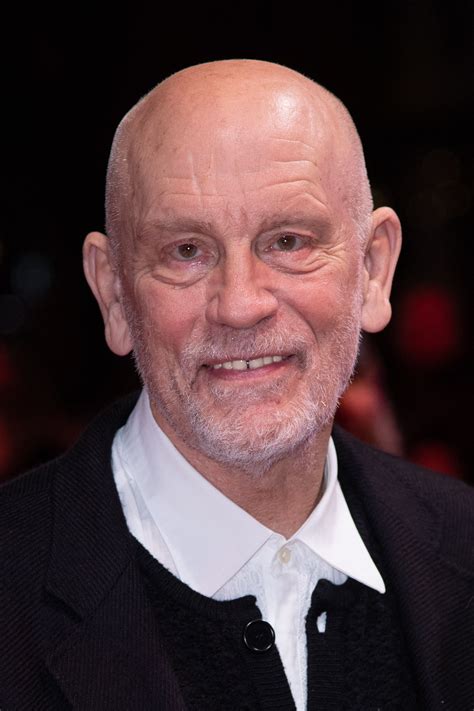 John Malkovich kaip senelis Kuzia