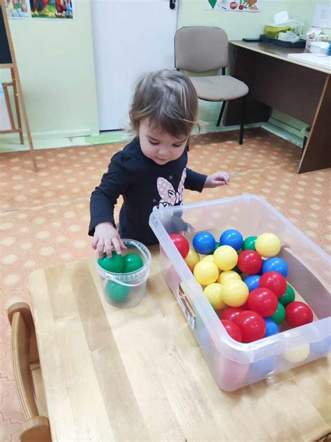 Kūdikis tyrinėja pasaulį burna