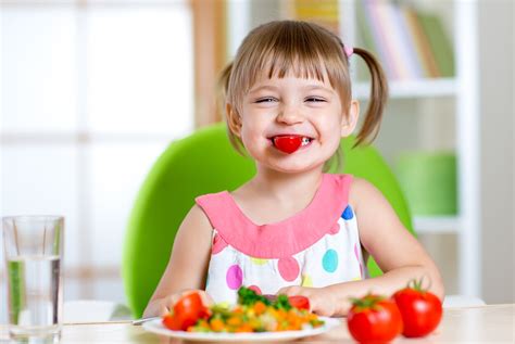 vaikas valgo daržoves