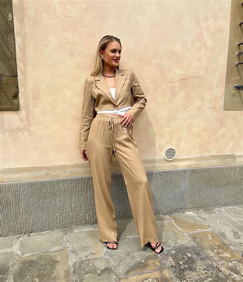 Vientiso ir dviejų dalių kombinezonų palyginimas