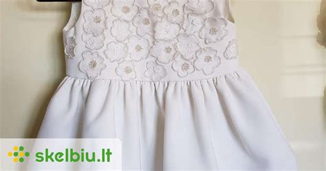 Ranku darbo kriksto suknele su detalem