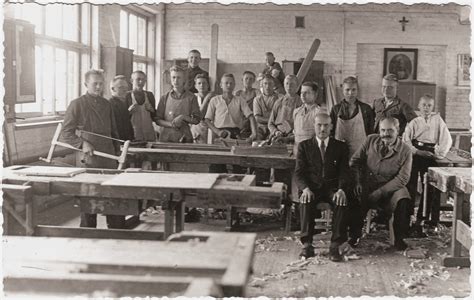 Istorinė Telšių amatų mokyklos nuotrauka