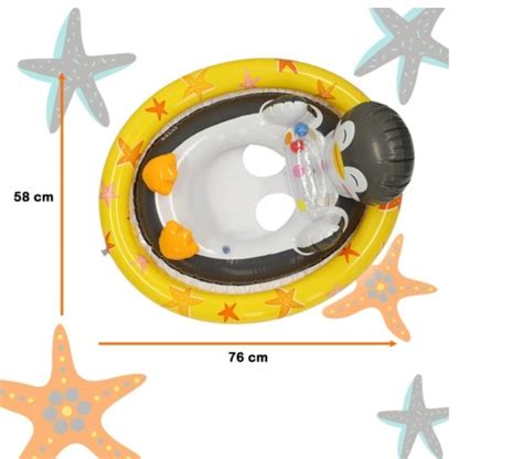 Kūdikis plaukia baseine su plaukimo ratuku