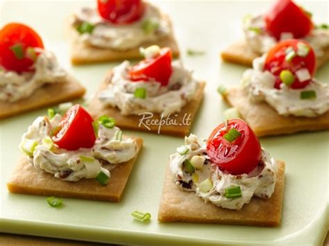 Mini sumuštinukai su putpelių kiaušiniais