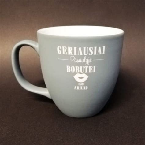 puodelis su užrašais