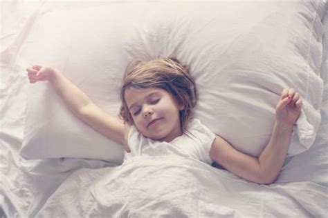 vaikas miega pietų miego