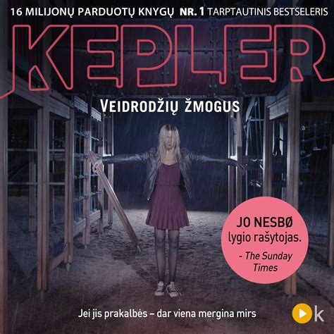 Žmogus klausosi audio knygos vairuodamas automobilį