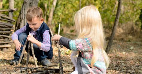 vaikai mokosi gamtoje
