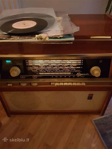 Senovinės plokštelės ir patefonas